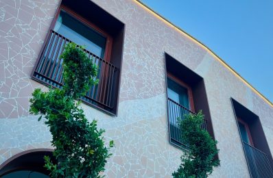 fachada aldea calma